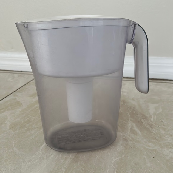 Brita water filter pitcher - Picture 1 of 4